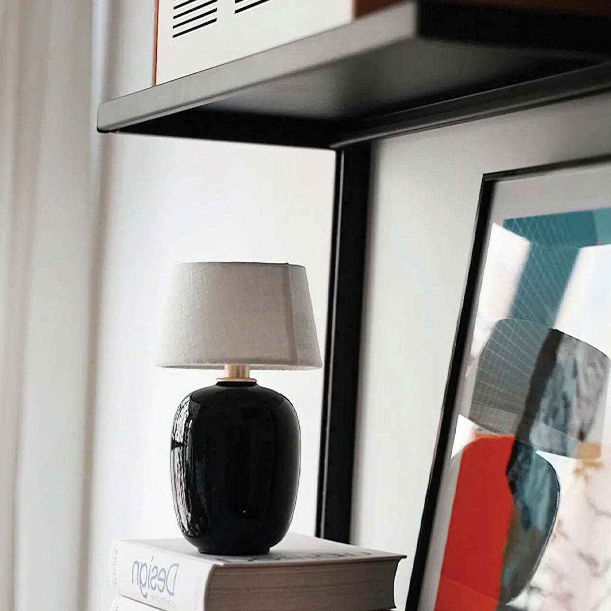 Petite Battery Operated Table Lamp – Cordless Bedside Lamp with Modern Design and Adjustable Brightness