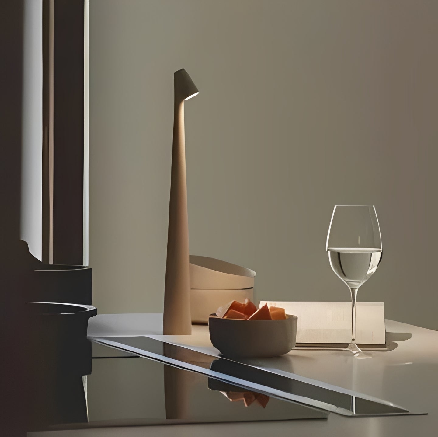 Lámpara de Mesa Táctil Ajustable con Brillo