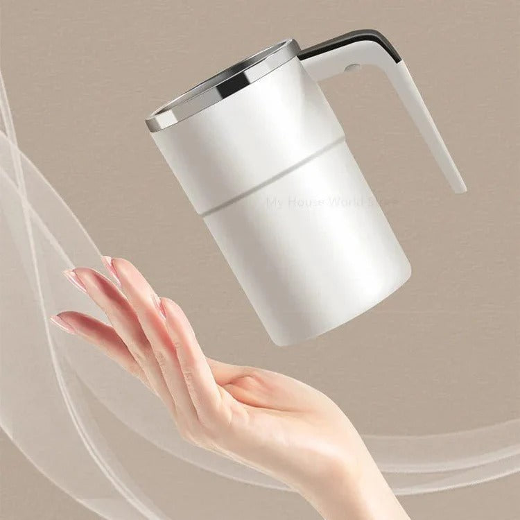 Taza de café con mezclador eléctrico automático