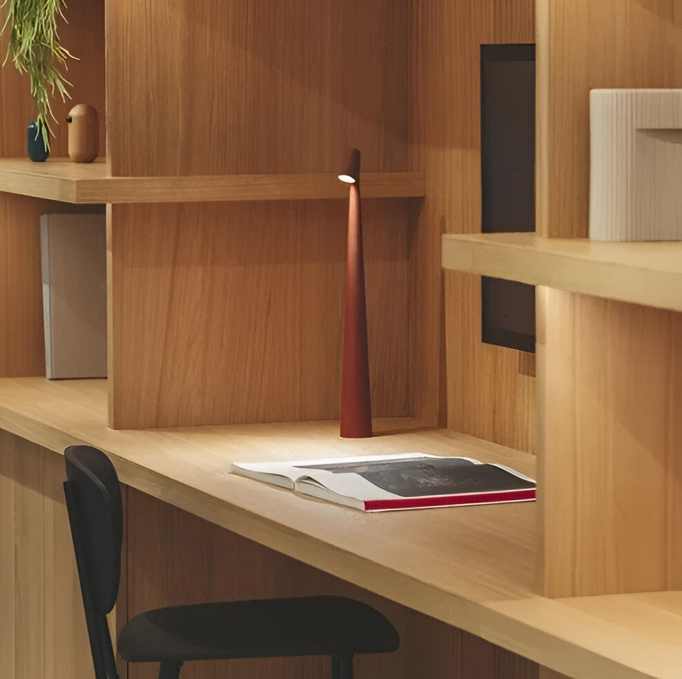 Elegante lámpara de escritorio LED, estilo moderno y sencillo