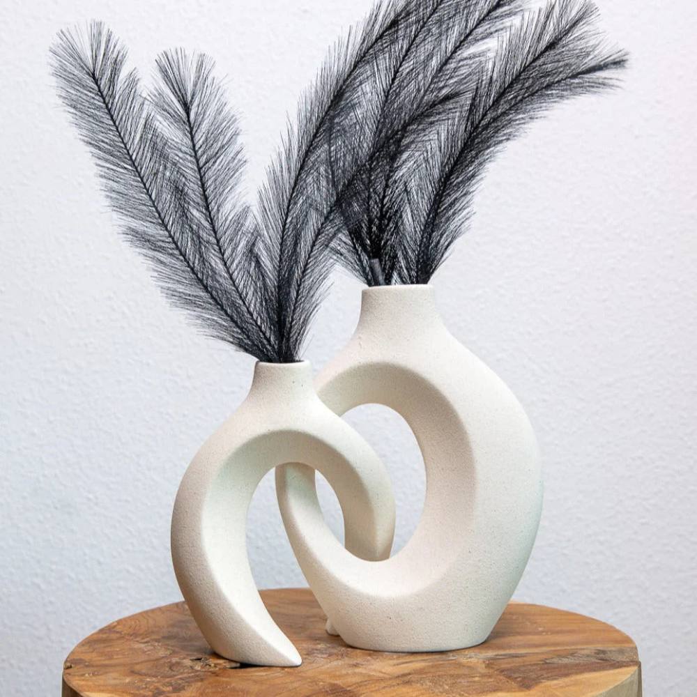 Hermoso jarrón de porcelana con motivos florales