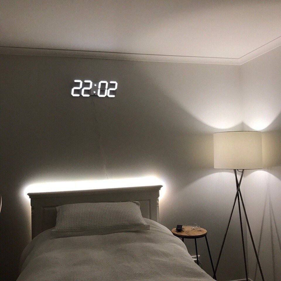 Reloj de pared LED contemporáneo con brillo ajustable