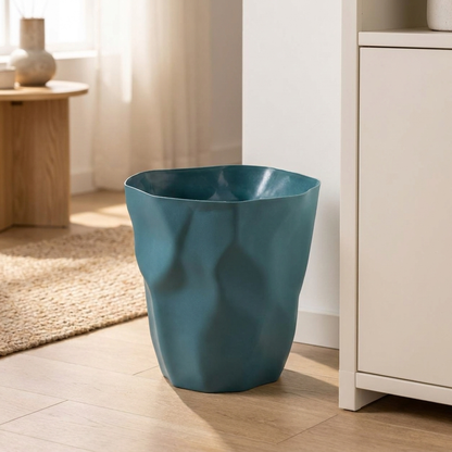 CURVEBIN – Papelera de forma irregular con diseño que ahorra espacio