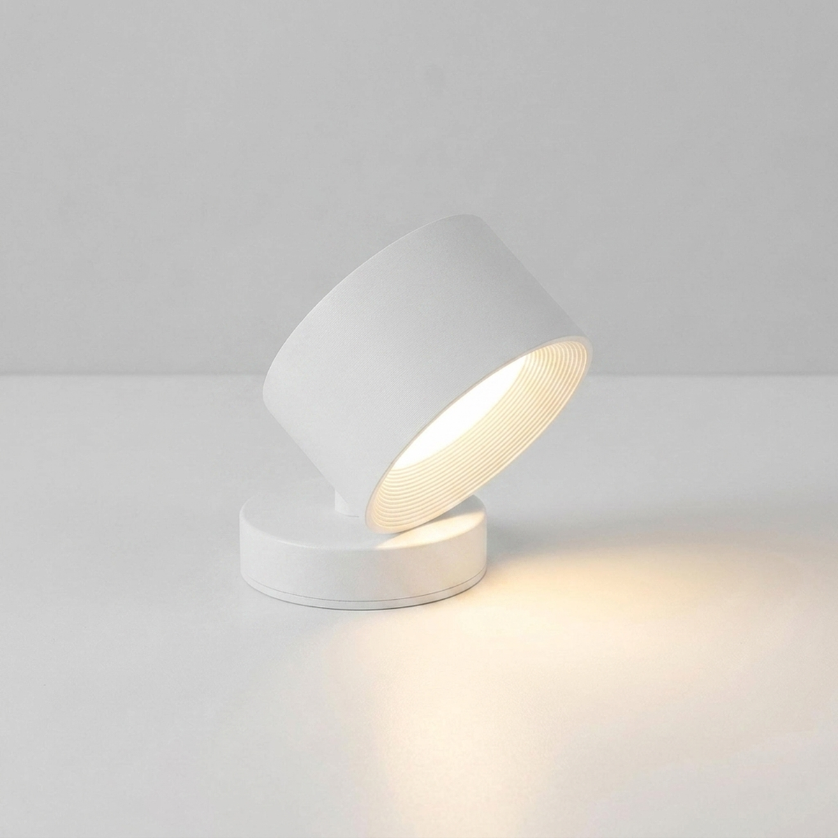 TURNELLE – Cordless LED Wall Lamp for Versatile Interior Lighting