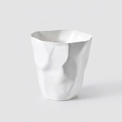 CURVEBIN – Papelera de forma irregular con diseño que ahorra espacio