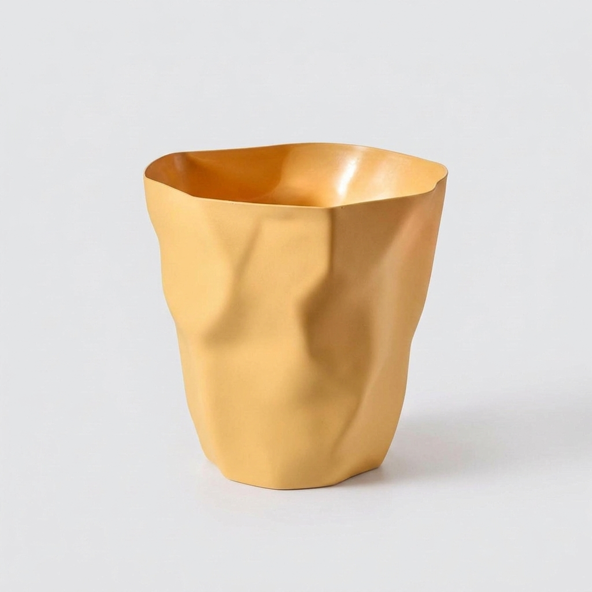 CURVEBIN – Papelera de forma irregular con diseño que ahorra espacio