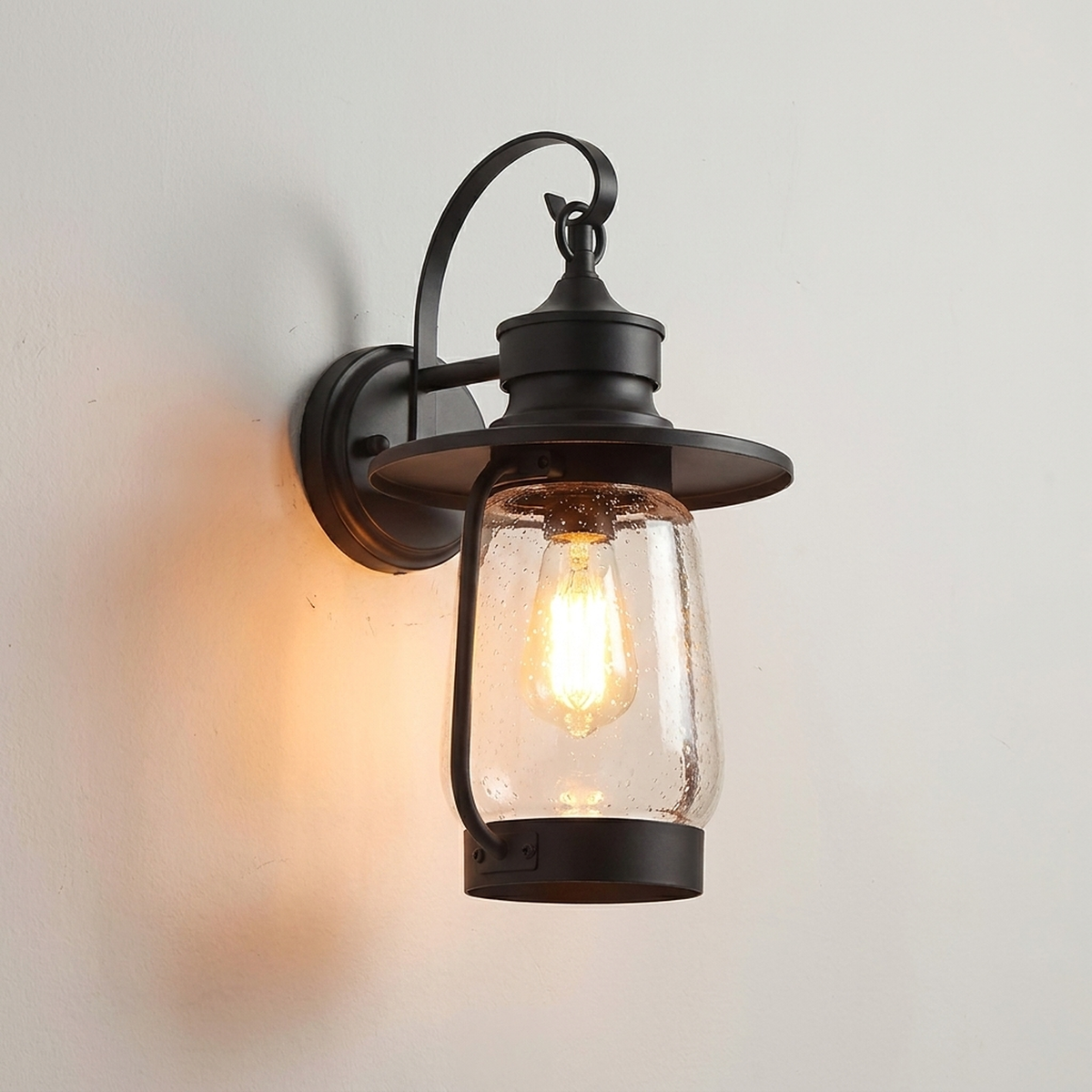 HERITAGELANT – Retro Wall Sconce for Timeless Exterior Glow