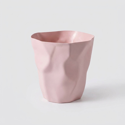 CURVEBIN – Papelera de forma irregular con diseño que ahorra espacio