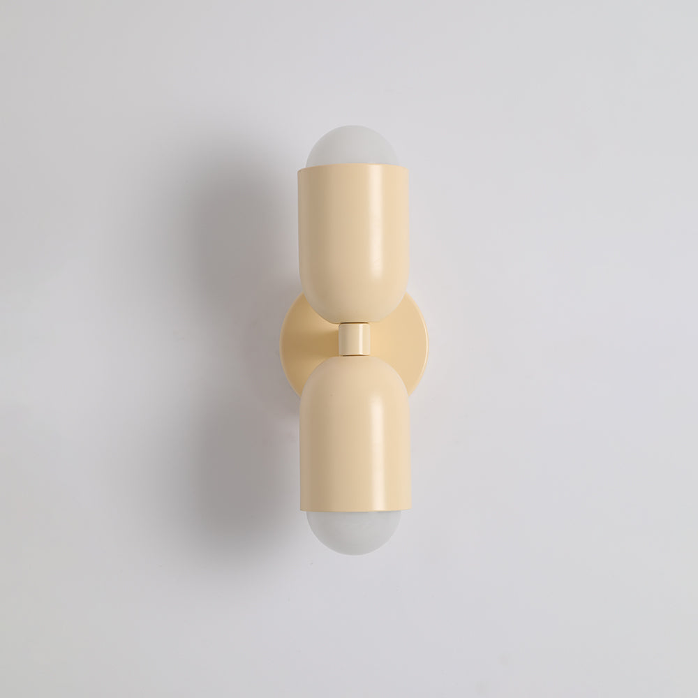 Aplique de pared ajustable de dos cabezales en acabados metálicos vibrantes para iluminación de acento en sala de estar y dormitorio