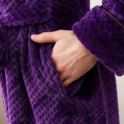 Bata de baño de forro polar Dazzle: suave, cómoda y unisex, perfecta para estar en casa