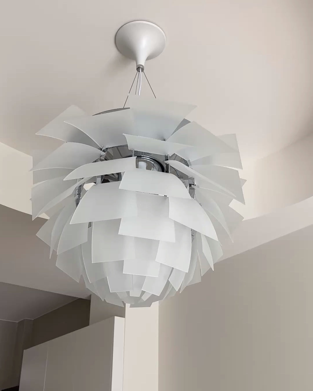 Sculptural Metal Shade Hanging Fixture 20 in Adjustable Height Overhead Lighting for Dining Room Kitchen Island Entryway Warm Glow Installat