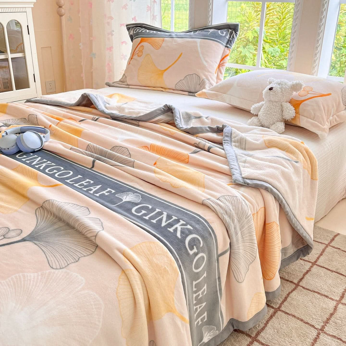 FOLIAGEHUSH – Leaf Throw Blanket for Relaxed Home Comfort
