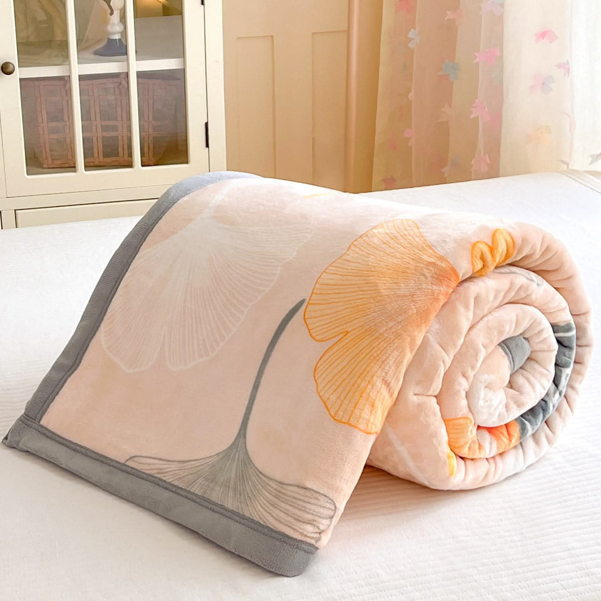 FOLIAGEHUSH – Leaf Throw Blanket for Relaxed Home Comfort