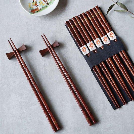 Juego de palillos de madera con detalle de flor de cerezo – 5 pares de utensilios de madera natural ligeros para cocina asiática, fideos y arroz