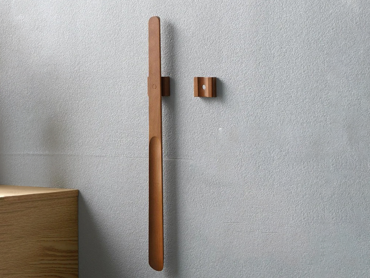 Magnetic Beech Wood Shoehorn with Wall Mount 22-Inch Extended Handle for Easy Access