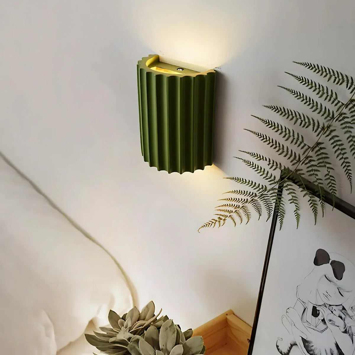 Sculptural Resin Sconce Light Green Wavy Texture 6.3 Inch Height Soft Glow for Bedrooms Hallways Nordic Accent Minimalist Feature Wall Decor
