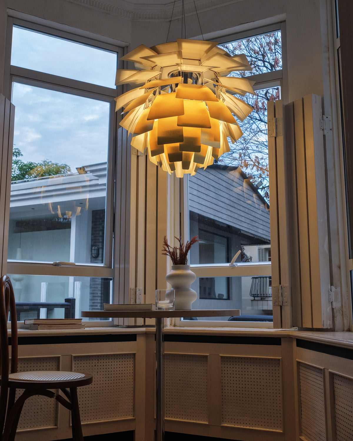 Sculptural Metal Shade Hanging Fixture 20 in Adjustable Height Overhead Lighting for Dining Room Kitchen Island Entryway Warm Glow Installat