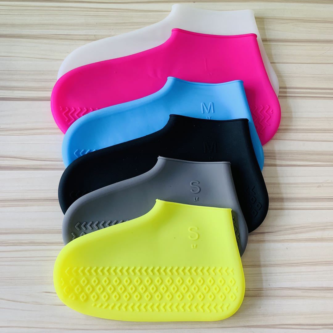 Reusable Silicone Rain Shoe Protectors with Non-Slip Grip for Men, Women & Kids – Lightweight Foldable Covers for Outdoor Activities & Wet W