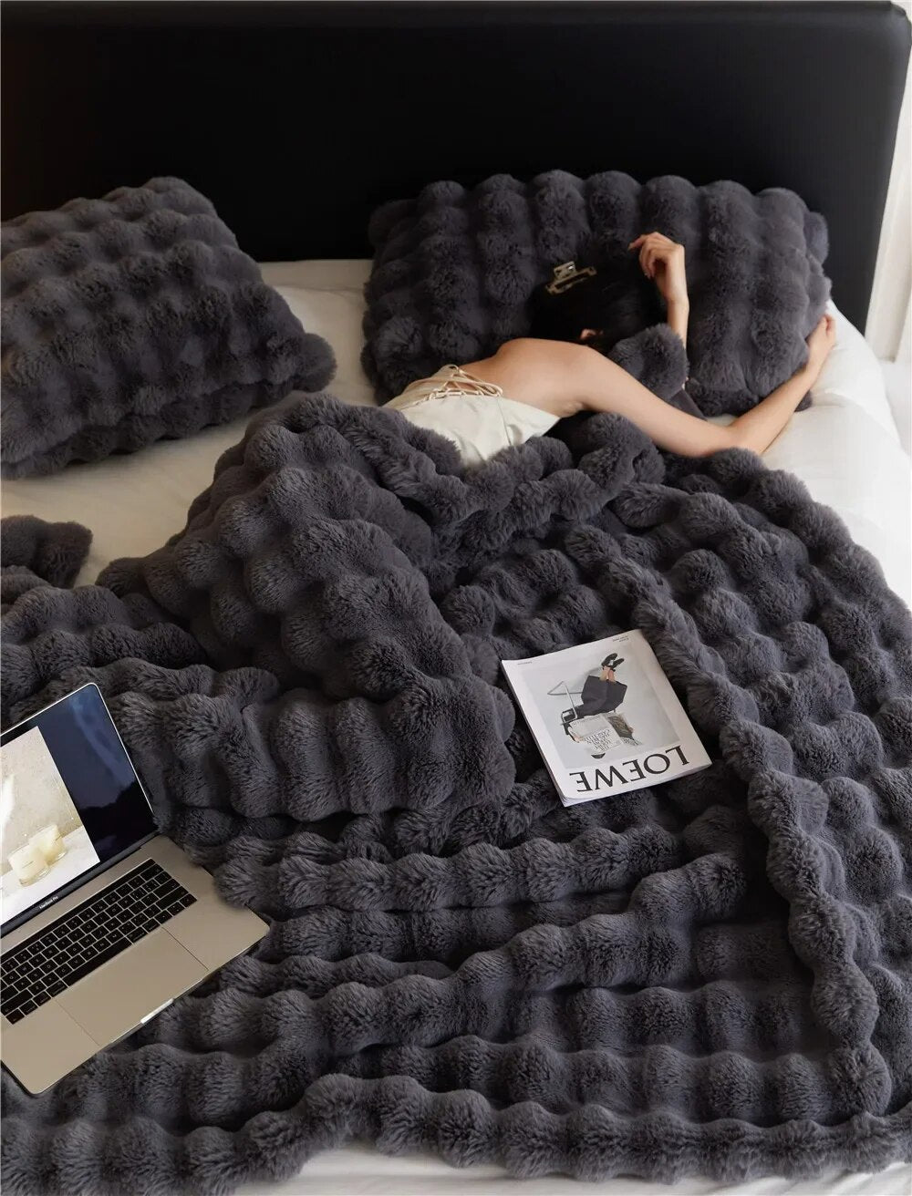 Ultra-Soft Plush Fleece Throw Blanket for Couch, Bed & Year-Round Comfort – Cozy Oversized Luxury Blanket for Living Room & Bedroom