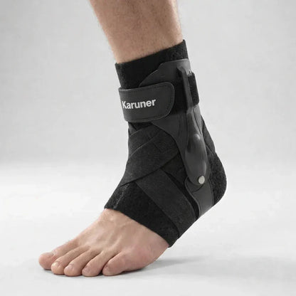 Soporte de tobillo ajustable con estabilizadores laterales para recuperación deportiva y protección articular