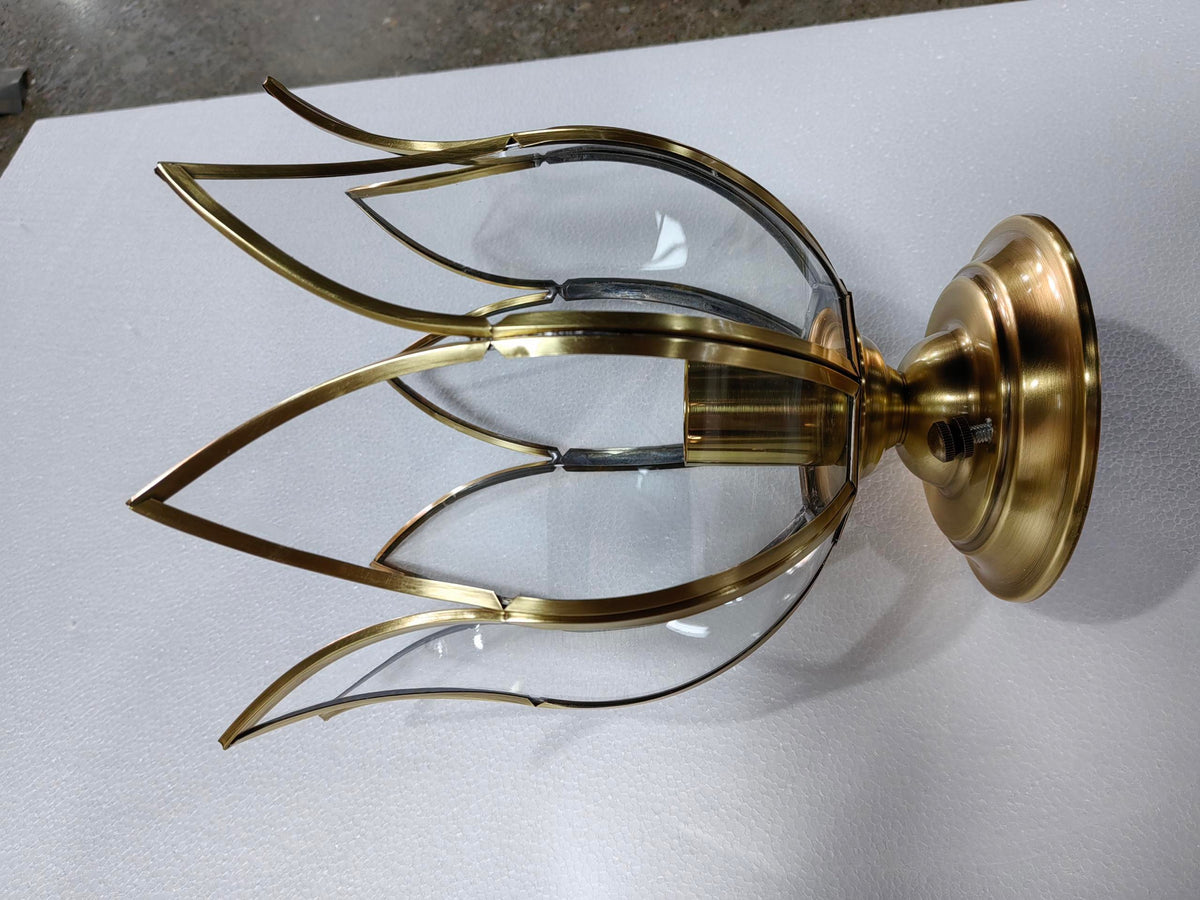 Flush Mount Ceiling Light with Clear Glass Shade in Antique Brass Finish – Single-Bulb Colonial Style for Hallways, Entryways & Bedrooms
