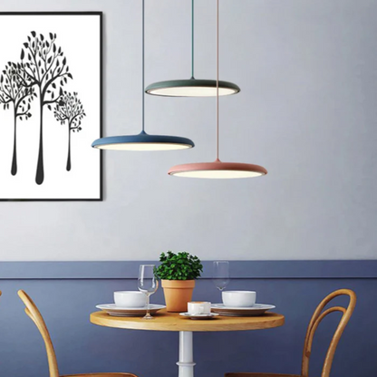 Lámpara colgante LED redonda de metal y acrílico – Luz colgante azul de 16 pulgadas para comedor, isla de cocina, dormitorio – Diseño minimalista moderno