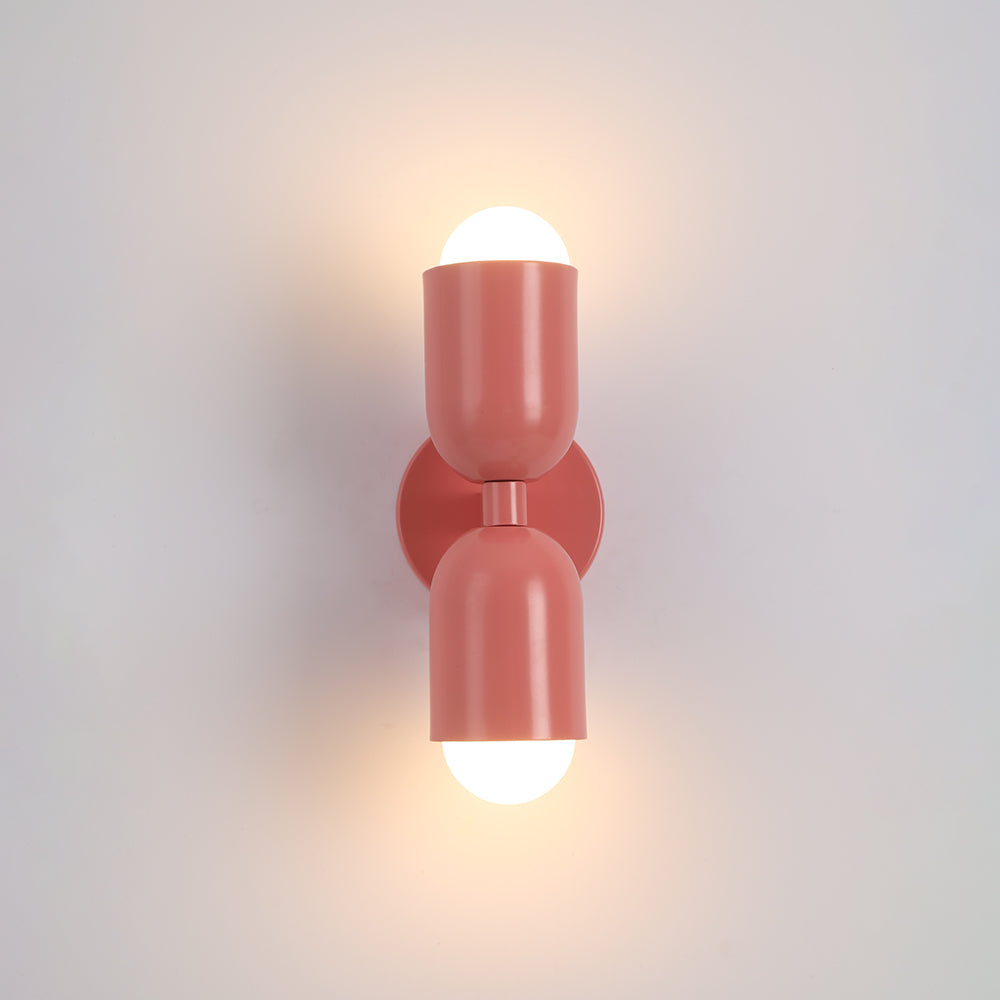 Aplique de pared ajustable de dos cabezales en acabados metálicos vibrantes para iluminación de acento en sala de estar y dormitorio