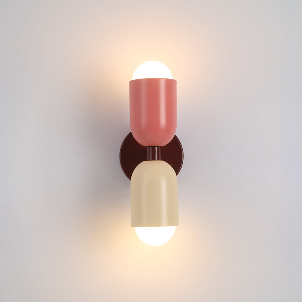 Aplique de pared ajustable de dos cabezales en acabados metálicos vibrantes para iluminación de acento en sala de estar y dormitorio