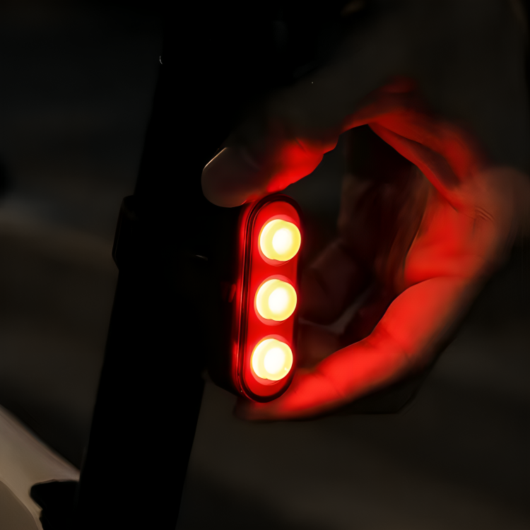 Luz trasera de bicicleta con sensor de movimiento y alerta de frenado automático: LED de seguridad recargable para bicicletas de ruta y montaña