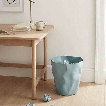 CURVEBIN – Papelera de forma irregular con diseño que ahorra espacio