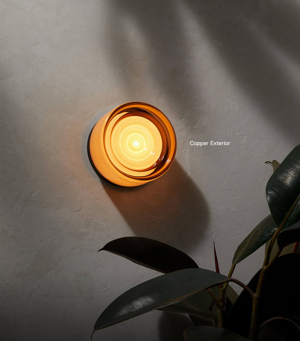 Ortekor Astra Ripple | Aplique de pared para exteriores IP65 con pantalla de cristal ondulado | Diseño resistente a la intemperie para una iluminación duradera