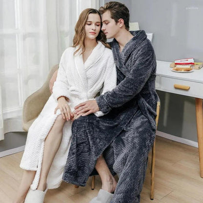 Bata de baño de forro polar Dazzle: suave, cómoda y unisex, perfecta para estar en casa
