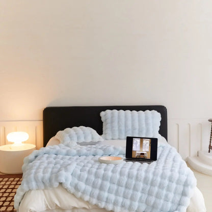 Ultra-Soft Plush Fleece Throw Blanket for Couch, Bed & Year-Round Comfort – Cozy Oversized Luxury Blanket for Living Room & Bedroom