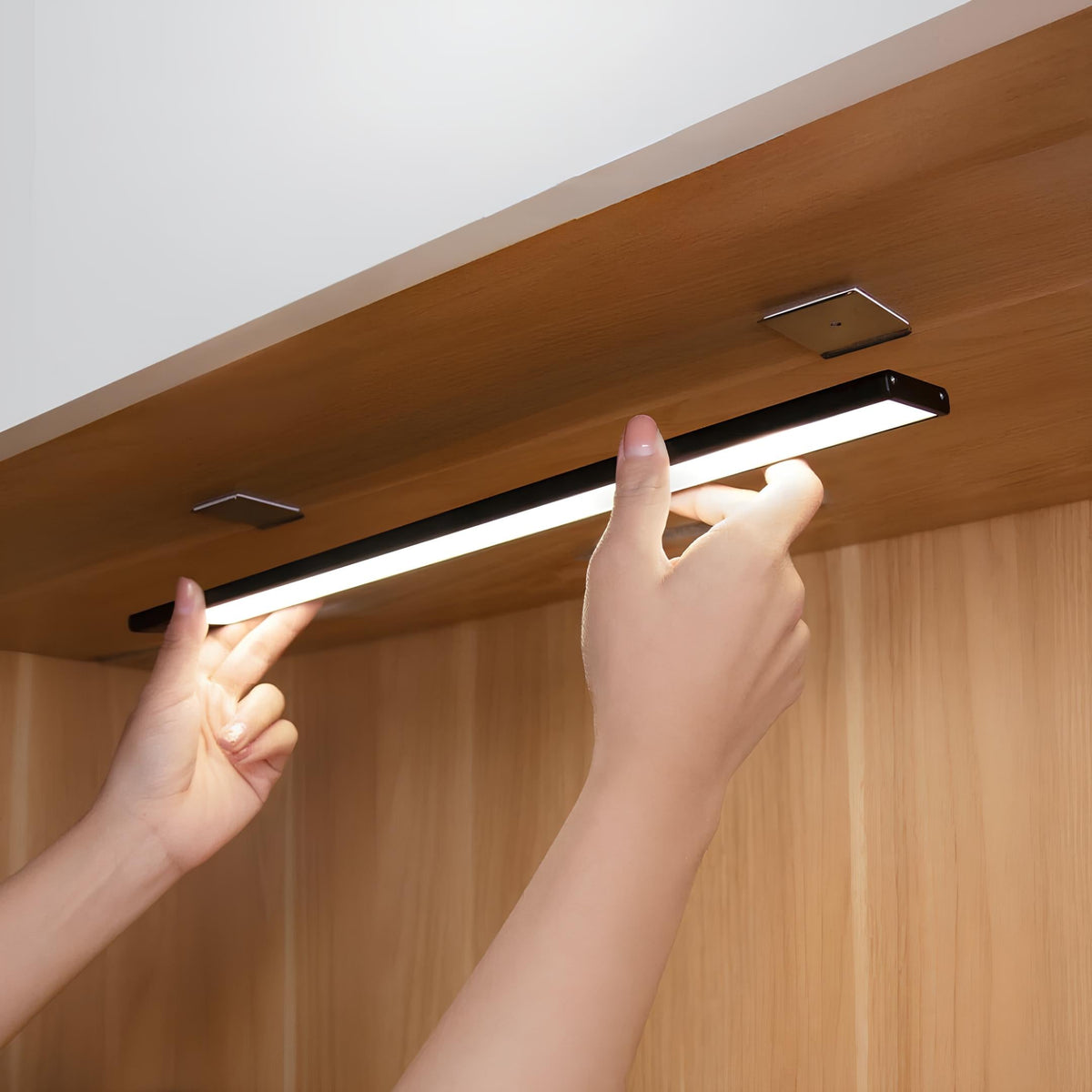 USB Rechargeable Motion-Activated LED Puck Light for Closets, Stairs & Hallways – Wireless Battery or USB Power, Magnetic Install, 3-Inch Ro