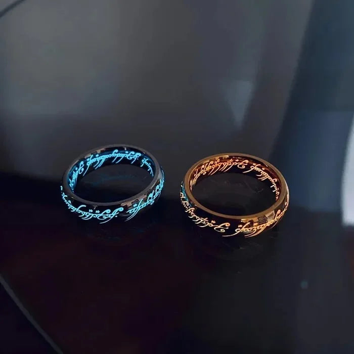 Anillo que brilla en la oscuridad con grabado en élfico: banda de fantasía luminosa autorrecargable para hombres y mujeres