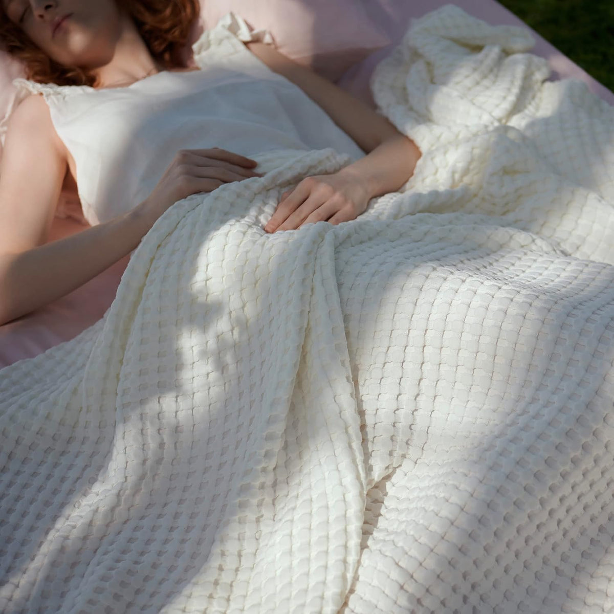 Cozy Haven | Manta de nido de abeja refrescante para cama queen, de algodón y bambú ligero | Manta de verano suave para personas calurosas