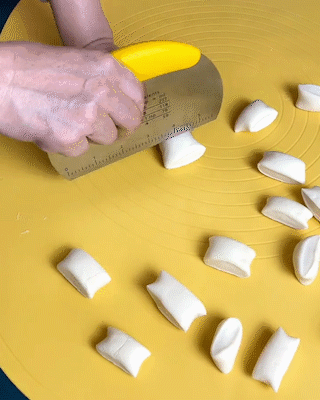 Essential Kitchen | Extra Large Silicone Baking Mat with Non-Stick Surface | Perfect for Kneading and Rolling Dough