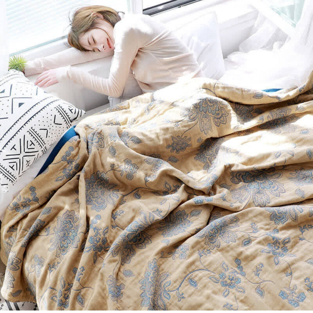 Lightweight Cotton Gauze Throw Blanket with Floral Design for Year-Round Comfort, Breathable Bedding for Bedroom, Sofa, or Guest Room