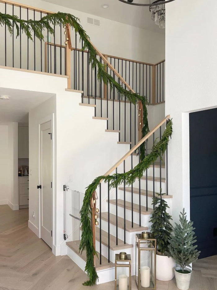 Bendable Evergreen Pine Garland - Realistic Needles, Dense Foliage, Customizable Shape for Mantel, Banister & Door Decor, 4-9 ft