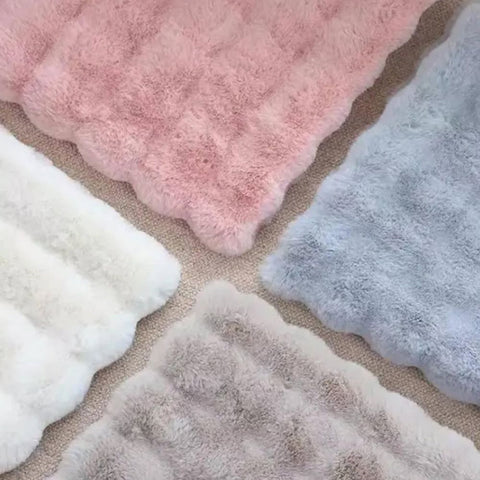 LuxePet Mat - Faux Fur Microfiber Comfort, Non-Slip