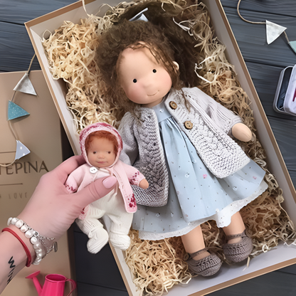 Colección Waldorf | Muñeca de peluche hecha a mano para niños con texturas suaves | Compañero ideal para el juego imaginativo