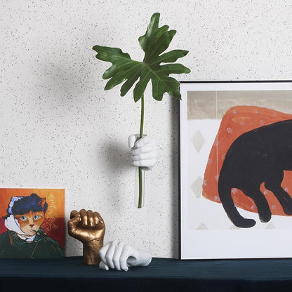 Étreinte™ – Sculptural Wall Hand Vase