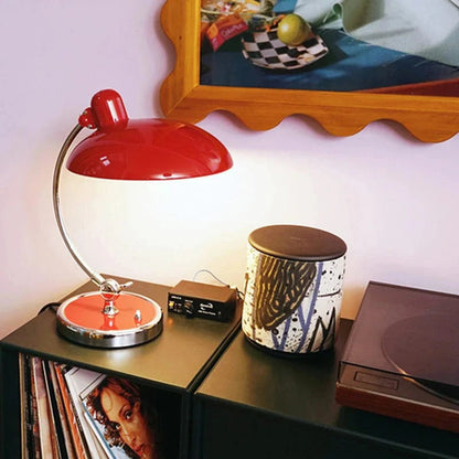 Lámpara de escritorio Bauhaus ajustable: elegancia moderna con cabezal orientable y acabado metálico duradero para el hogar o la oficina