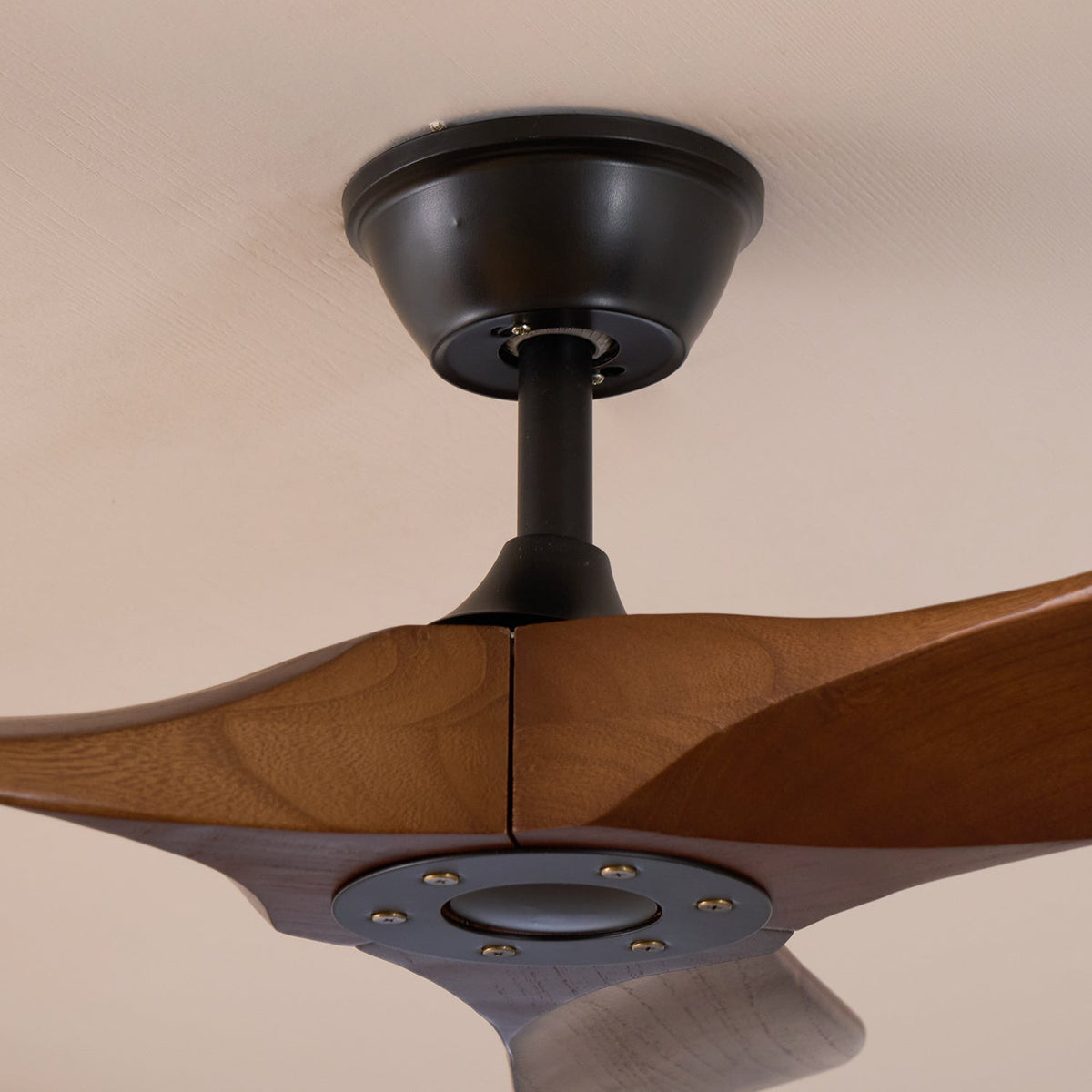 Wooden Blade Ceiling Fan with Remote 42-52 Inch 6-Speed Reversible Indoor Cooling Fan Vintage Farmhouse Style for Bedroom Living Room