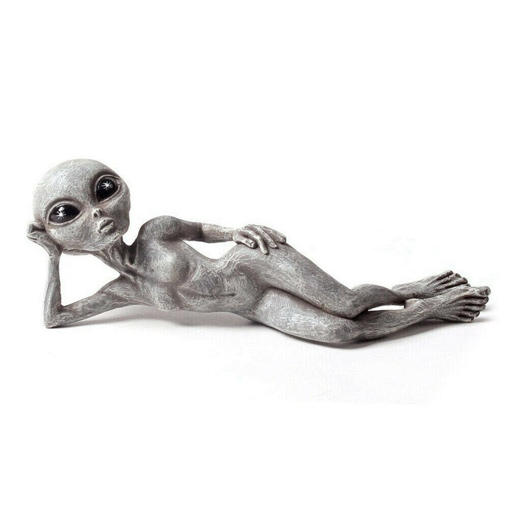 Resin Alien Garden Statue for Outdoor & Indoor Display – Whimsical Space Creature Yard Art Figurine – UV-Protected Weather-Resistant Lawn