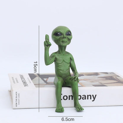 Resin Alien Garden Statue for Outdoor & Indoor Display – Whimsical Space Creature Yard Art Figurine – UV-Protected Weather-Resistant Lawn