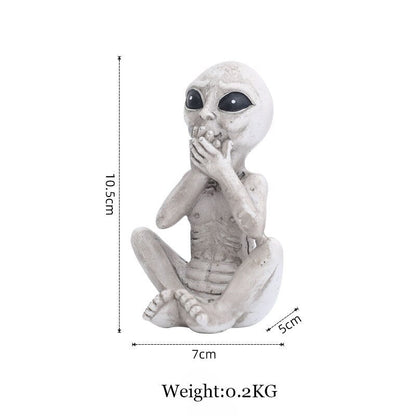 Resin Alien Garden Statue for Outdoor & Indoor Display – Whimsical Space Creature Yard Art Figurine – UV-Protected Weather-Resistant Lawn