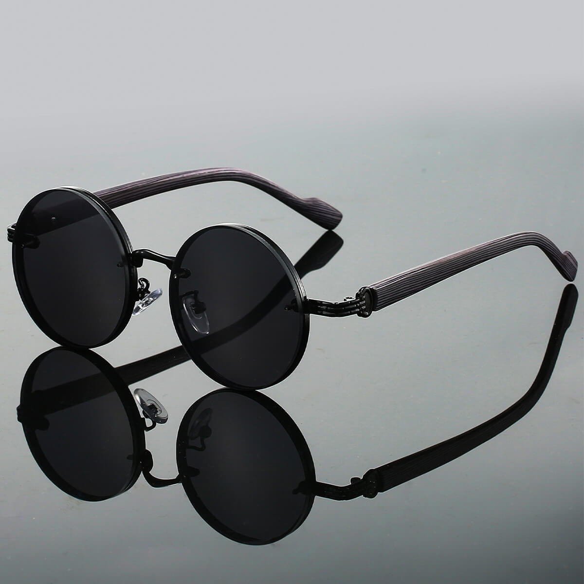 Round Vintage Sunglasses UV400 Protection Lightweight Metal Frame Gradient Lenses Retro Circle Shades for Women Men Festival Beach