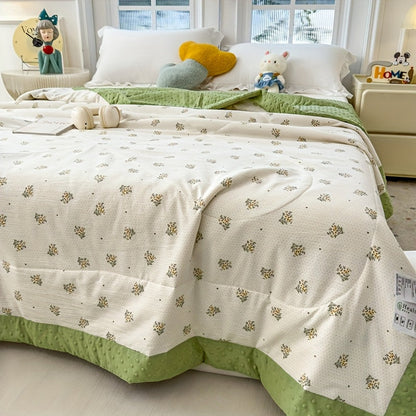 Breezy Quilt - Lightweight Floral Design, Summer Comfort