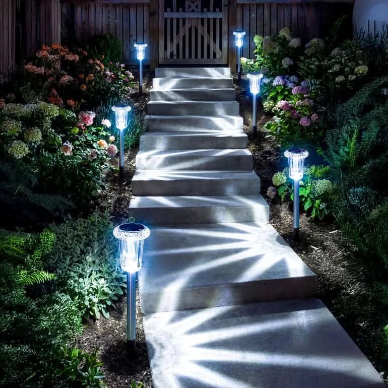 CELESTIALIVA – Luz solar para un ambiente exterior mágico